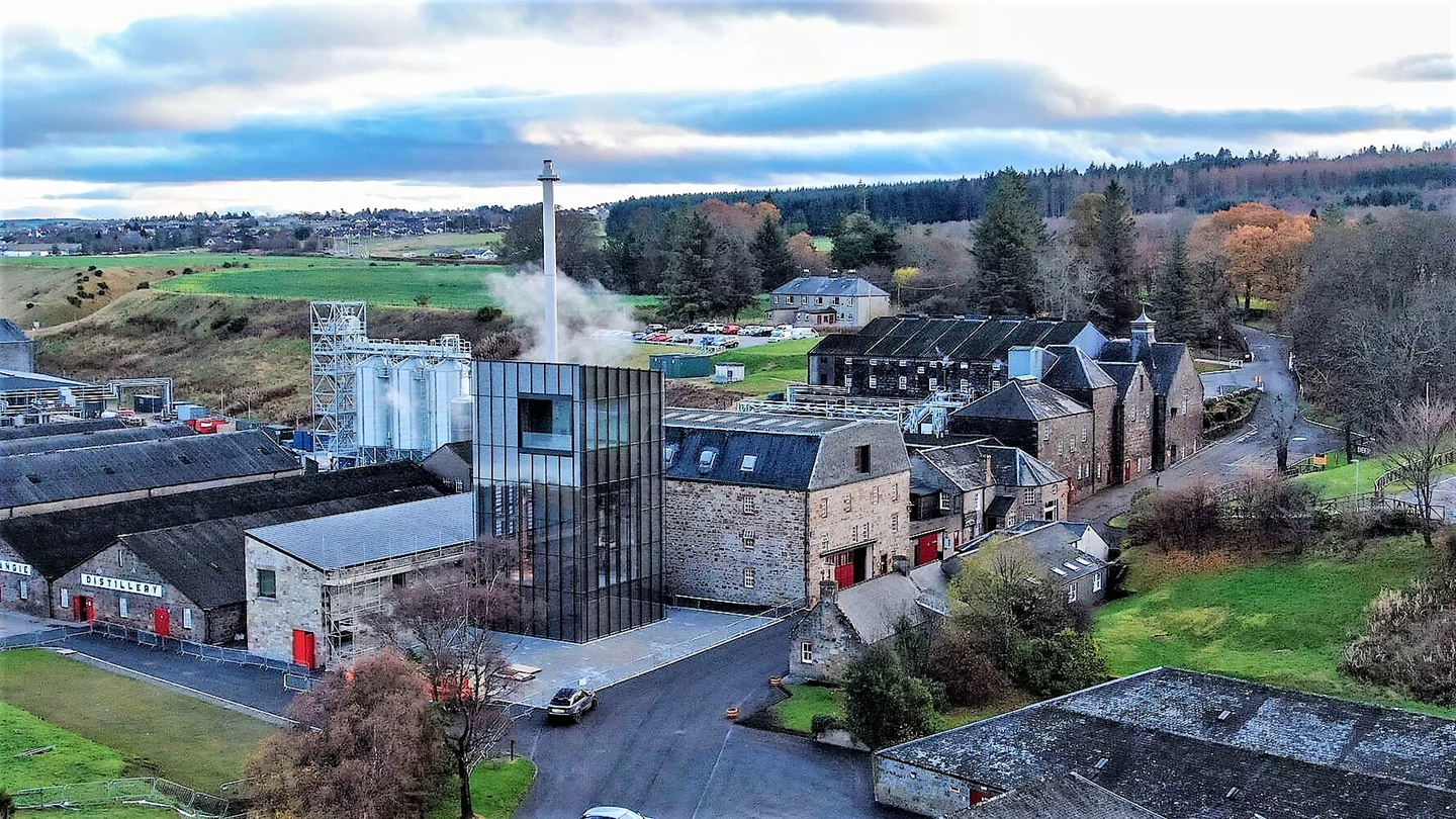Glenmorangie_distillery-outside