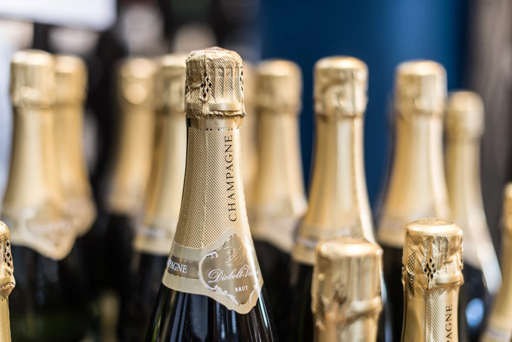 Løgismose | Champagne - Find nøje udvalgte flasker fra regionen her